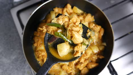 Cooking-chicken-curry-in-a-cooking-pan-,