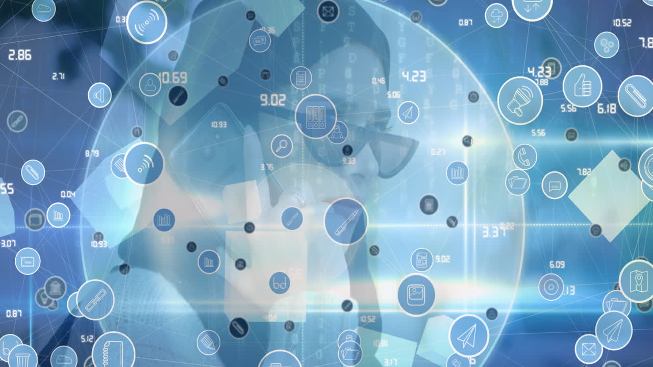 백인 여성이 술을 마시고 스마트폰으로 대화하는 디지털 아이콘 네트워크의 애니메이션