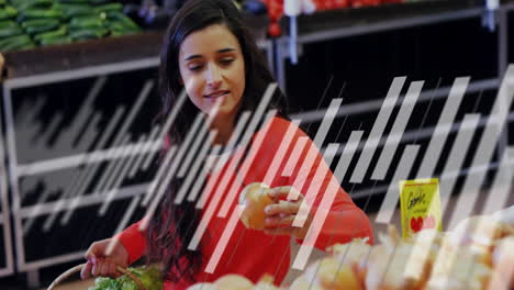 animación de procesamiento de datos y diagramas sobre mujer caucásica recogiendo verduras en la tienda