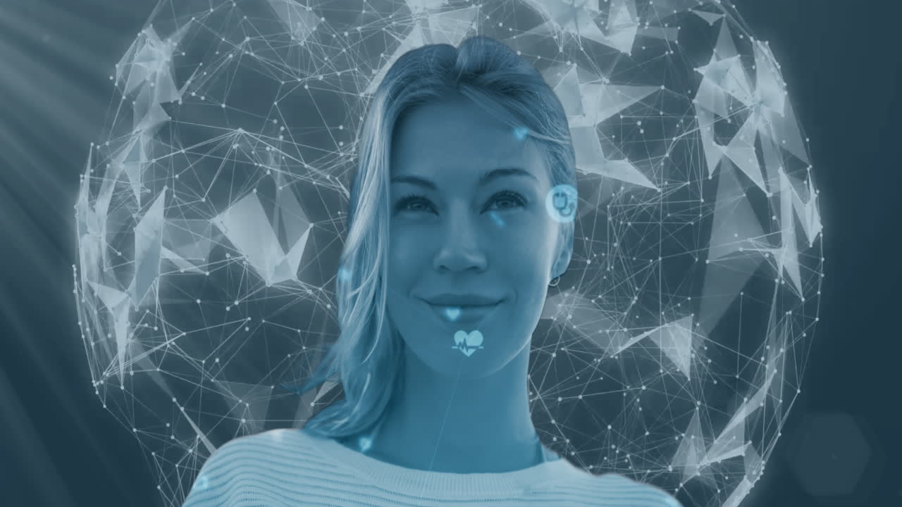 iconos digitales y globo de la red de conexiones contra la mujer sonriendo