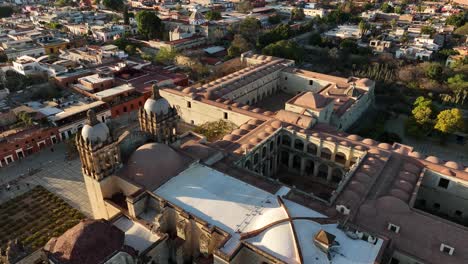 Santo-Domingo-de-Guzmán-Catholic-Church-in-Center-of-Oaxaca-City,-Mexico