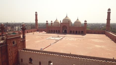 4k aerial footage to the badshahi mosque main courtyard