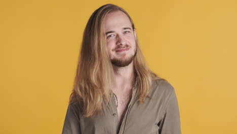 Impressed-Caucasian-young-man-with-thumbs-up-on-camera.