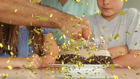 animación de confeti cayendo sobre la familia divirtiéndose en la fiesta de cumpleaños