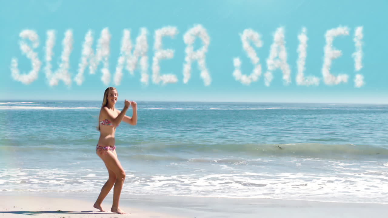 해변에서 뛰어다니는 여자