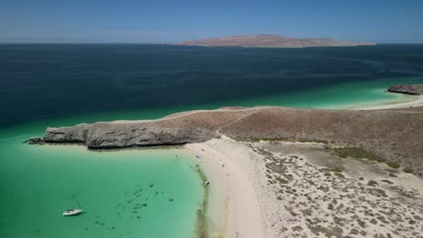 Aterrizando-En-La-Playa-De-Balandra-En-Mexico