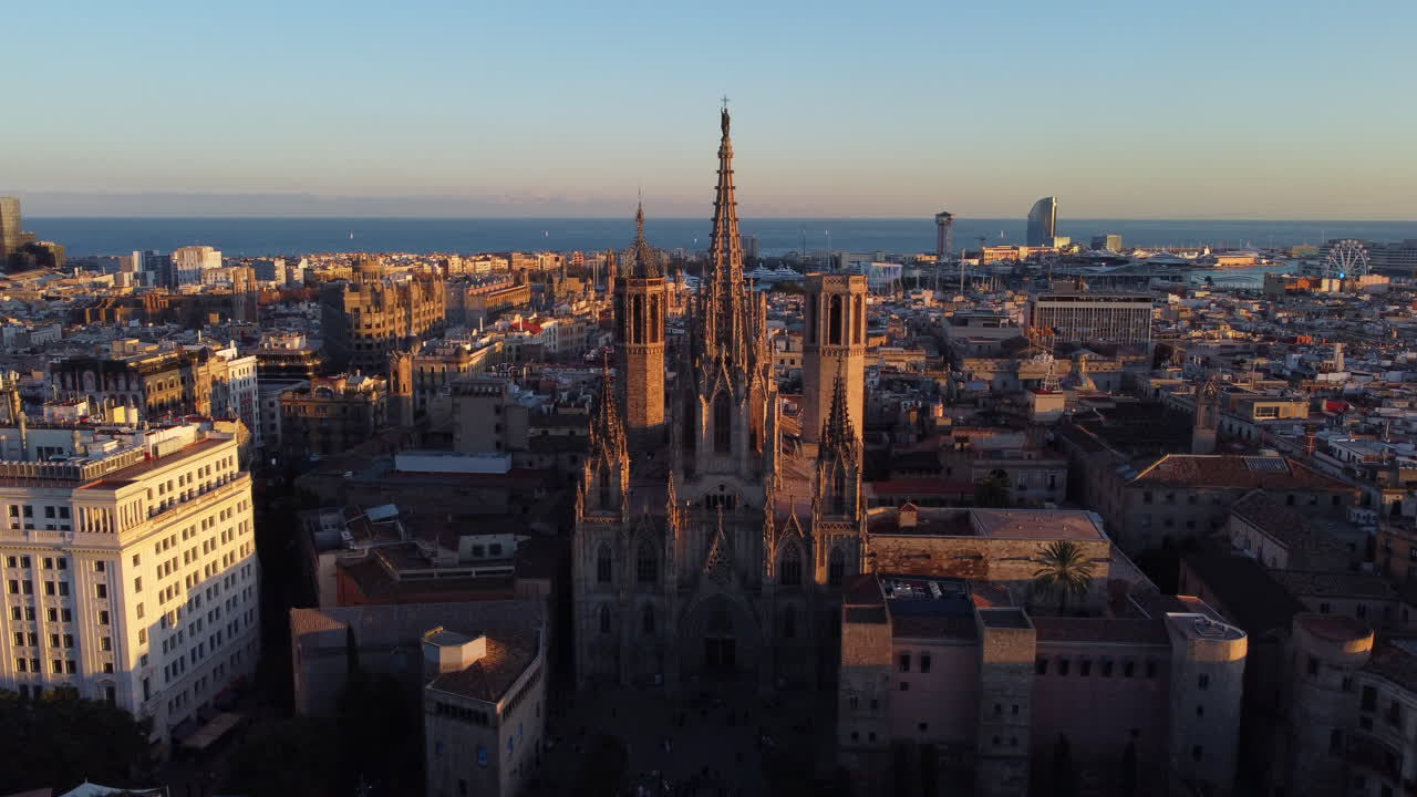 바르셀로나의 고 양식의 대성당, 해가 지는 모습