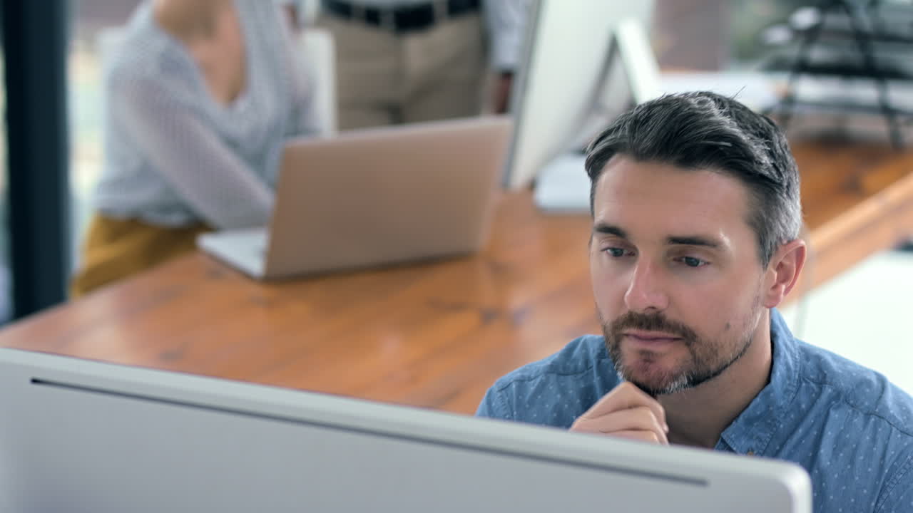 el proyecto prestando toda su atención