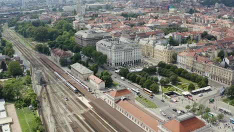 hauptbahnhof zagreb, zagreb, kroatien - drohnenaufnahme aus der luft