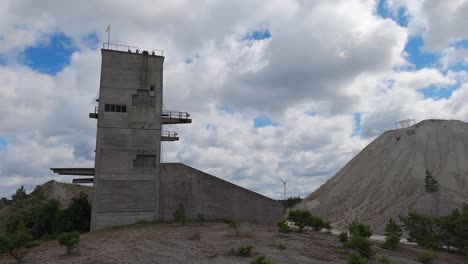 edificio industrial futurista abandonado en gotland