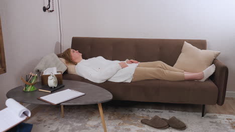 emotional healer lies on brown sofa during therapy session, looking upward while speaking with therapist, scene includes clock, tissue box, and notepad on table in peaceful counseling setting