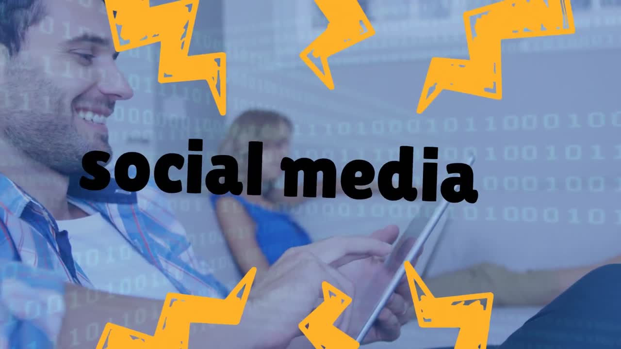 animación de banner de texto de redes sociales y codificación binaria sobre hombre caucásico usando tableta digital
