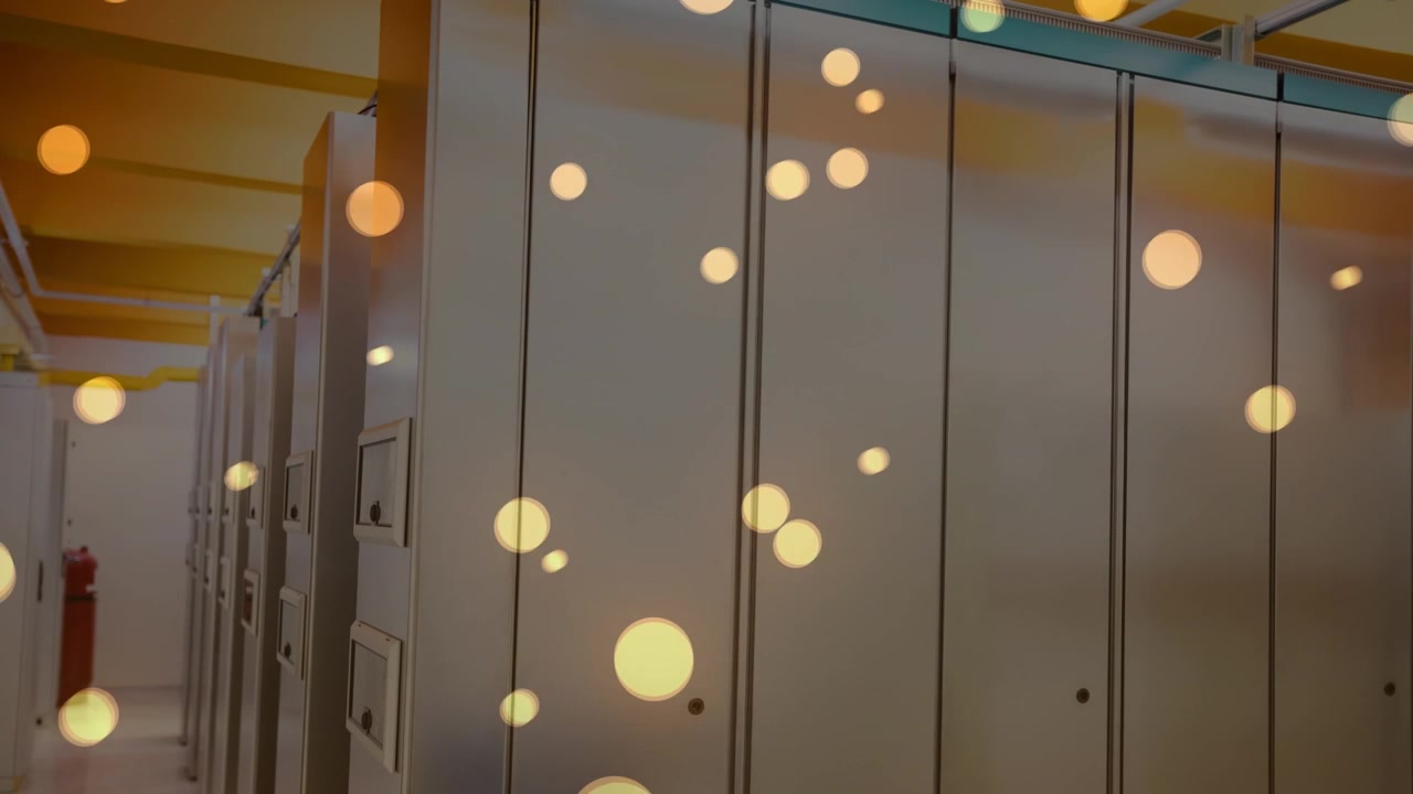 Animaatio valojen ja pisteiden leijumisesta palvelimien päällä