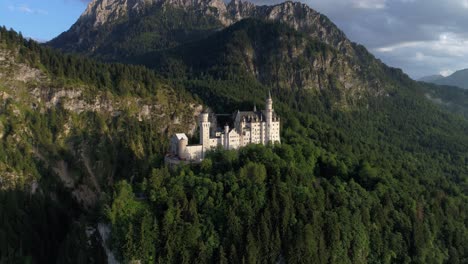 Castillo-De-Neuschwanstein-Alpes-Bávaros-Alemania