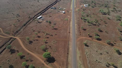 Infraestructura-De-Transporte-Moderna,-Carretera-Asfaltada-En-El-Sur-De-Kenia,-Vista-Aérea