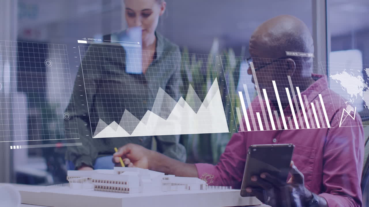 animación del procesamiento de datos y diagramas sobre diversos colegas discutiendo el trabajo