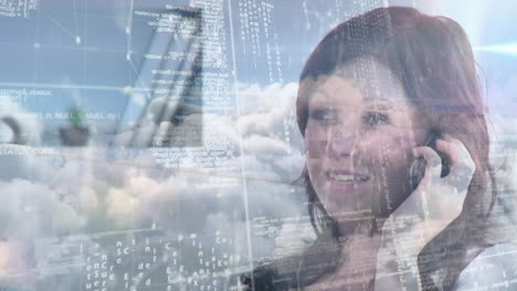 animación de una mujer hablando en un teléfono inteligente y procesamiento de datos contra el cielo con nubes