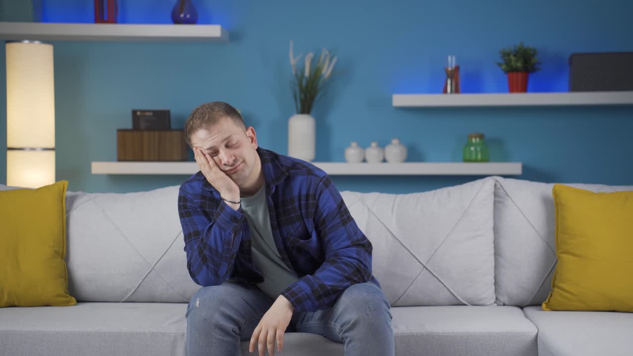 불행한 생각을 하는 사람.