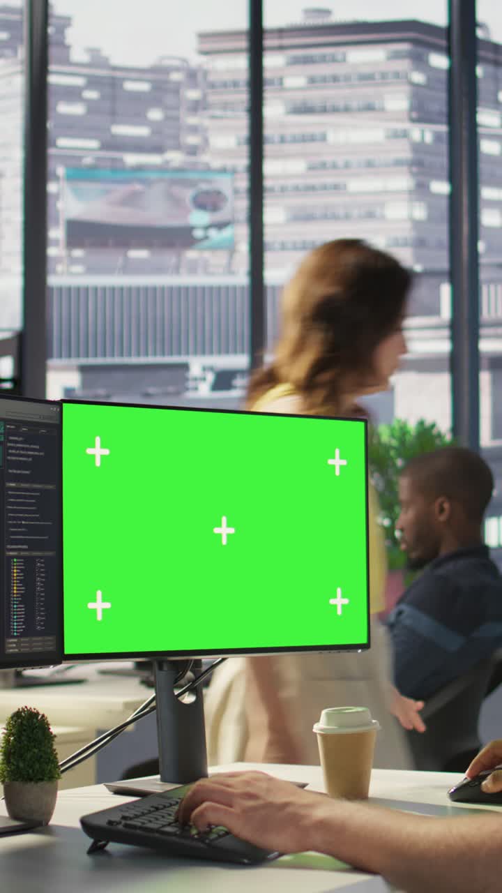 Vertical video IT specialist programming using chroma key computer