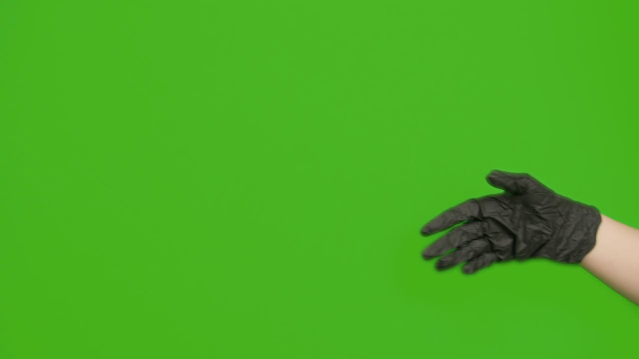 apretón de manos de un hombre y una mujer con guantes médicos de goma negra, chromakey