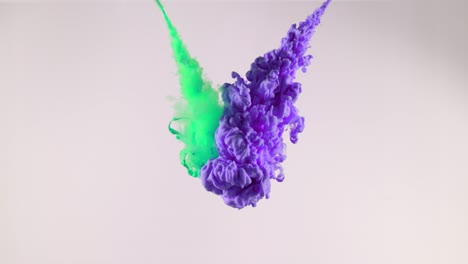 tinta en el agua