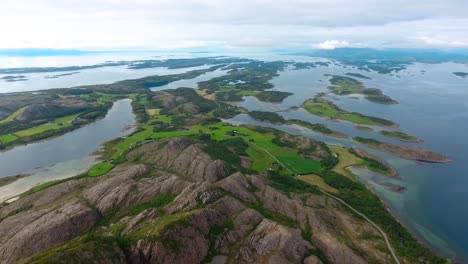 Bronnoysund,-Wunderschöne-Natur-Norwegen