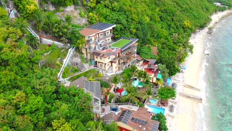 toma en órbita de un dron del resort seafari en oslob, cebú, filipinas