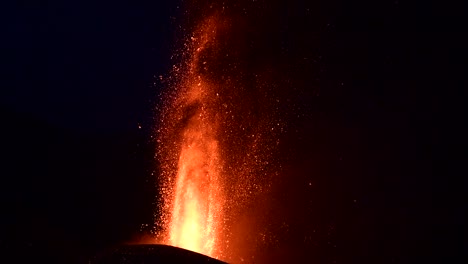 erupción volcánica en la palma islas canarias 2021
