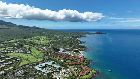 Espectacular-Revelación-Aérea-Del-Sur-De-Maui:-Viajes,-Vacaciones,-Ciudad-Turística-Costera-En-La-Isla-Tropical-De-Hawai