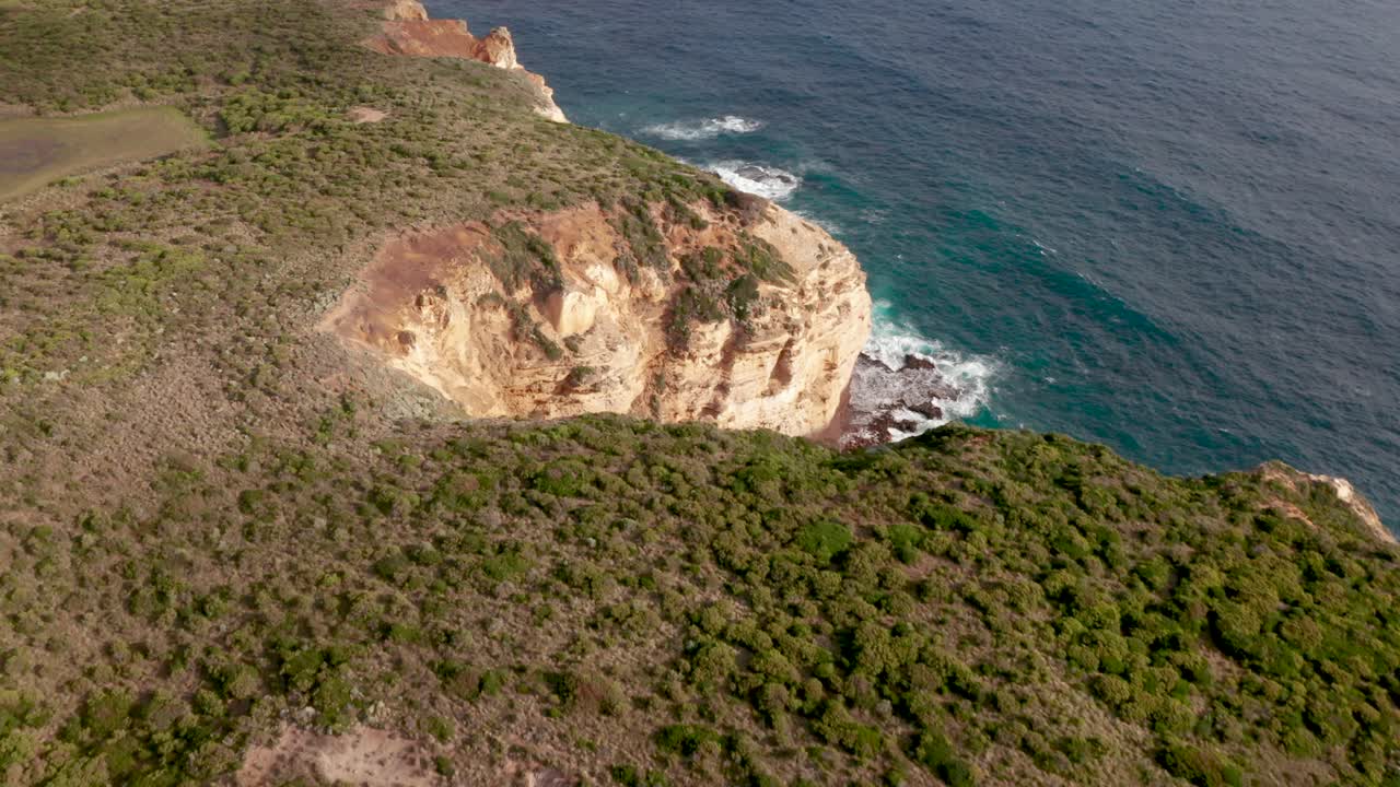Bay of Islands - Huge cliffs on the edge of Australia.