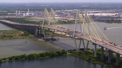 Einspielung-Der-Fred-Hartman-Brücke-In-Baytown,-Texas