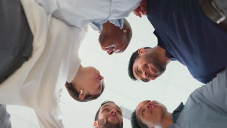 gestión, reunión o gente de negocios en círculo