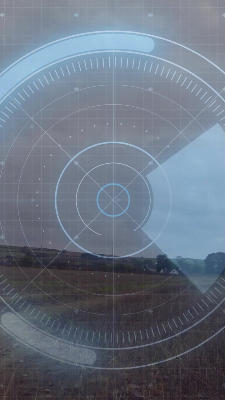 Radarscanning-animation over landligt landskab med træer og overskyet himmel