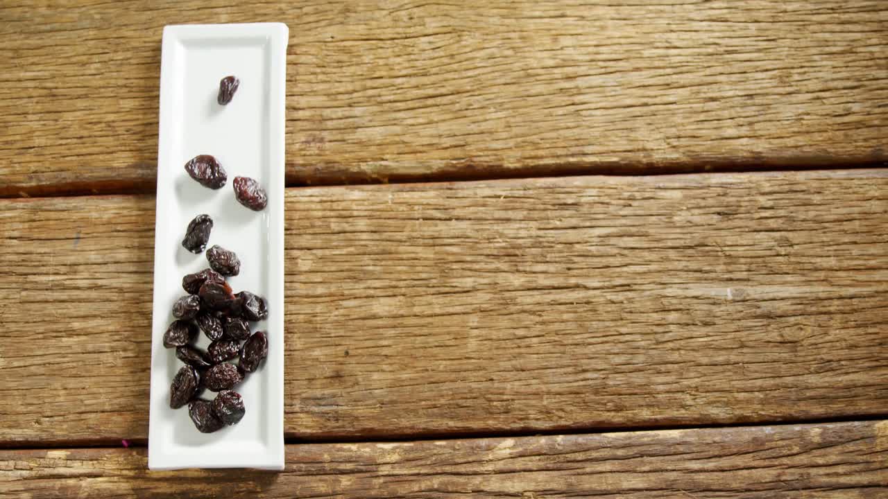 Date palms in a tray 4k