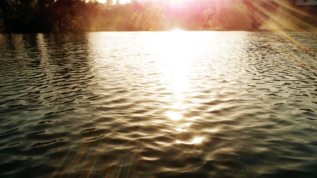 물 속의 빛 반사