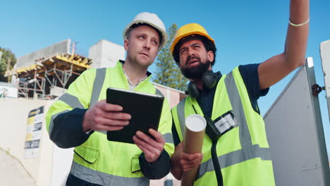 reunión en el sitio de construcción