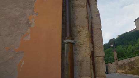 reveló la plaza de la catedral medieval de spoleto en spoleto, umbria, italia