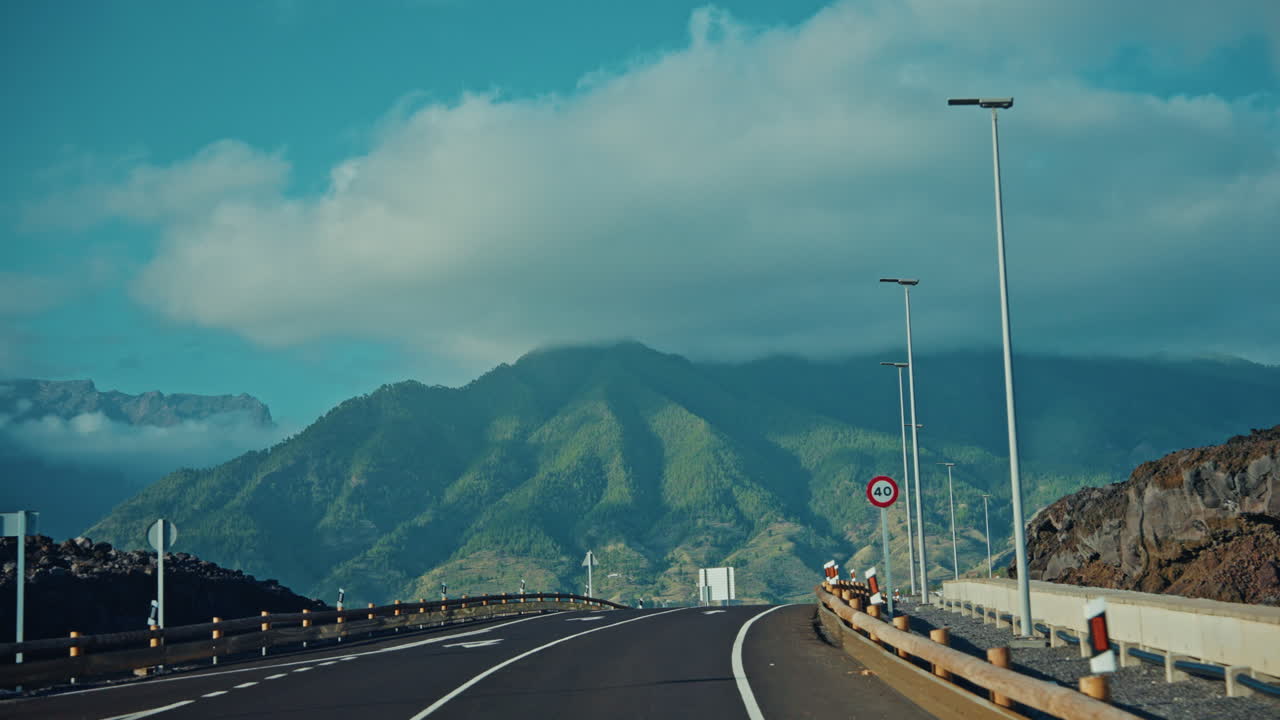 산악 도로 풍경