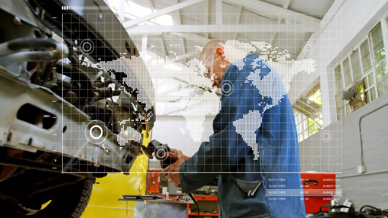 Tecnico automobilistico posiziona una smerigliatrice sulla parte anteriore dell'auto, producendo scintille durante la riparazione, con una mappa HUD e un grafico a linee che si espandono