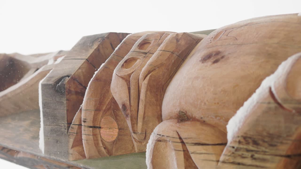 tótem en invierno para video vertical