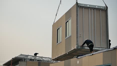 modular home installation process by crane