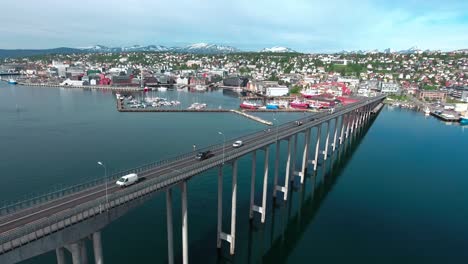 Puente-De-La-Ciudad-De-Tromso,-Imágenes-Aéreas-De-Noruega.