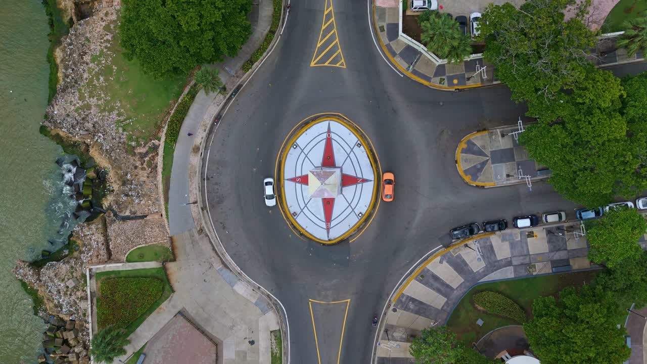 Top shot of El Obelisco square in waterfront and traffic on road in Santo Domingo, Dominican Republic