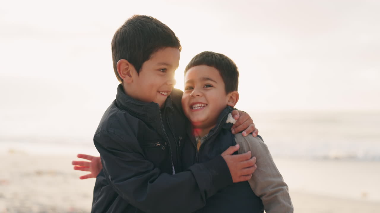Famiglia, spiaggia e vacanza con bambini