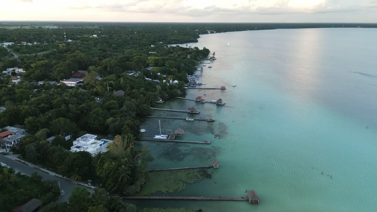 drone aéreo bacalar laguna siete colores destino de viaje quintana roo méxico