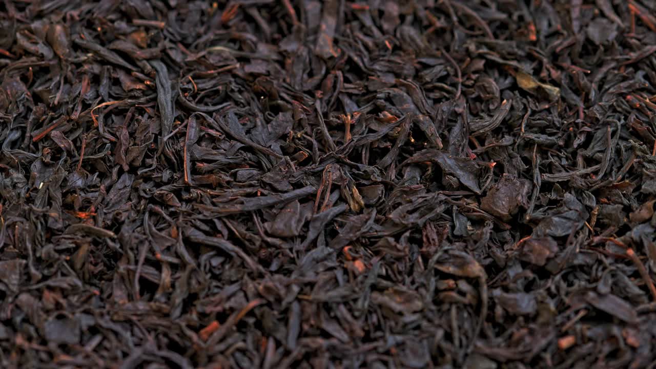 té negro seco en bucle giratorio fondo de primer plano de fotograma completo