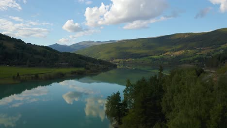 Drohnenaufnahme-Der-Schönen-Natur-Norwegens-Naturlandschaft-Luftaufnahmen