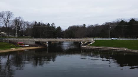 Todavía-Tomar-En-Un-ángulo-Del-Puerto-Del-Lago