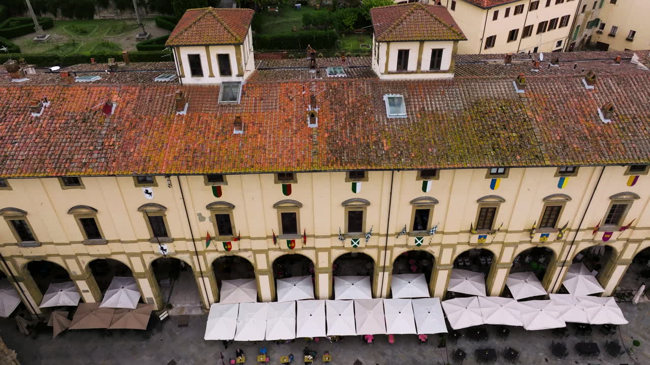 Edifici storici nella piazza di Arezzo, Toscana, Italia