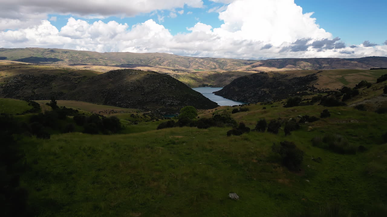 toma de apertura del paisaje de nueva zelanda alrededor del área de cromwell